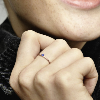 Prsten sa zvjezdanoplavim kamenčićem 