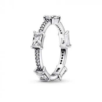 Sterling silver ring with clear cubic zirconia 