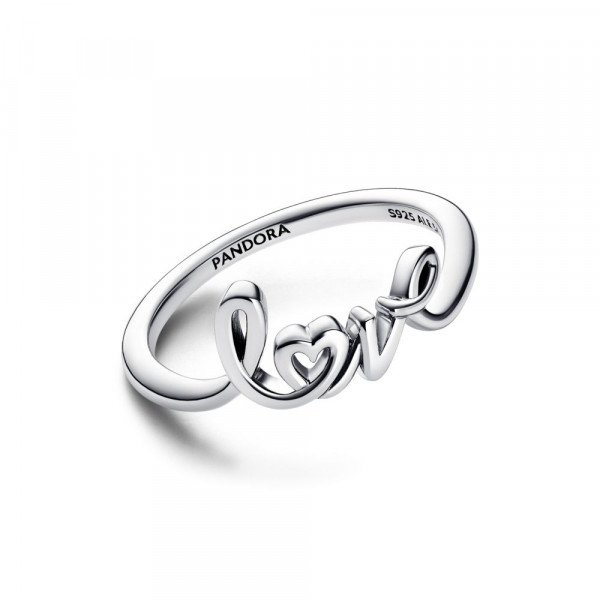 Prsten s ručno ispisanom riječi ljubav 
