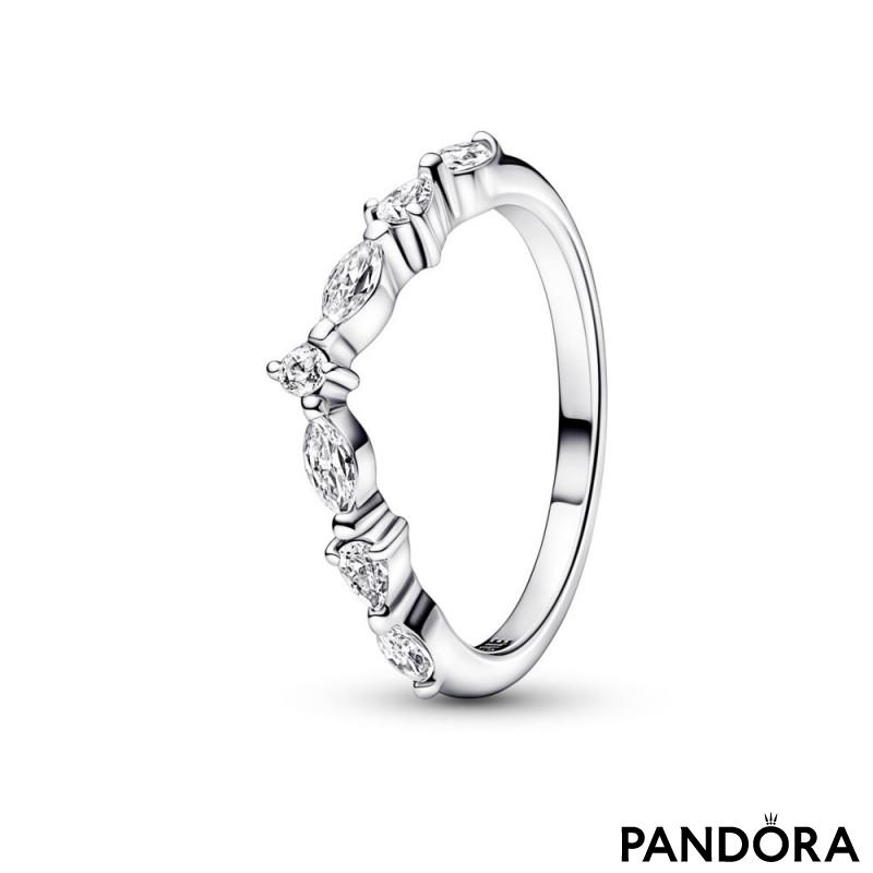 Blistavi prsten iz kolekcije Pandora Timeless s različitim kamenčićima u motivu jadca 