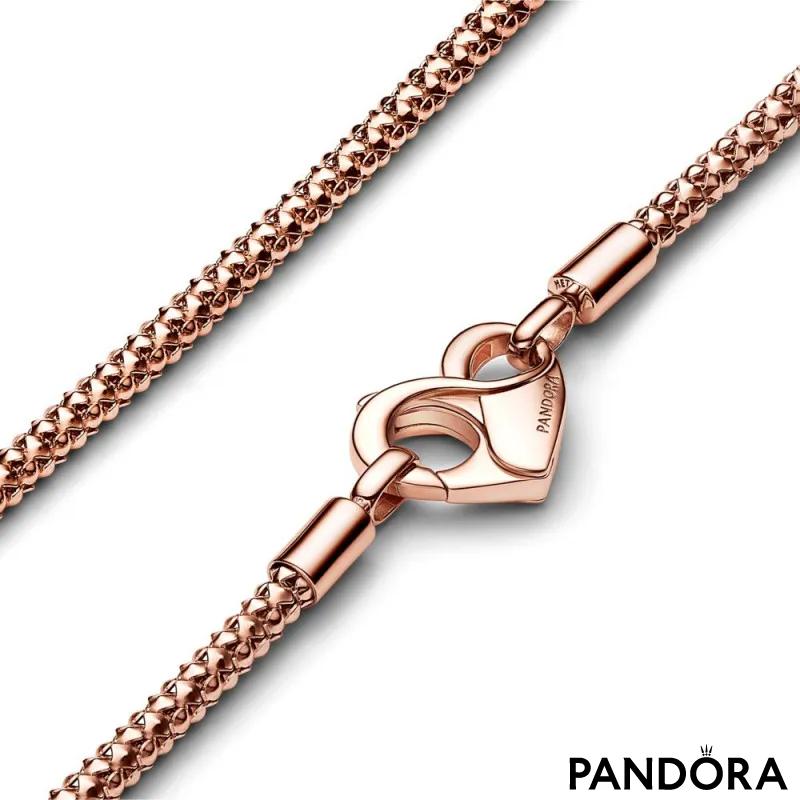 Ogrlica Pandora Moments od lančića sa isprepletenim nitima 