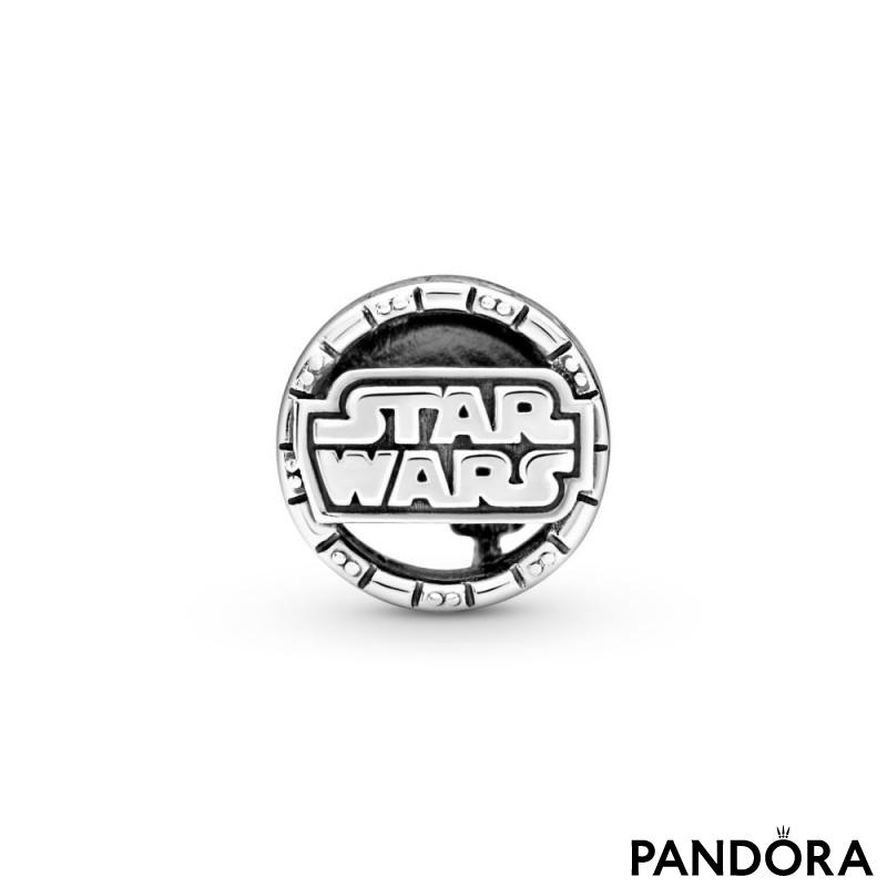 Privjesak rupičastog dizajna Zvjezdani ratovi C-3PO i R2-D2 