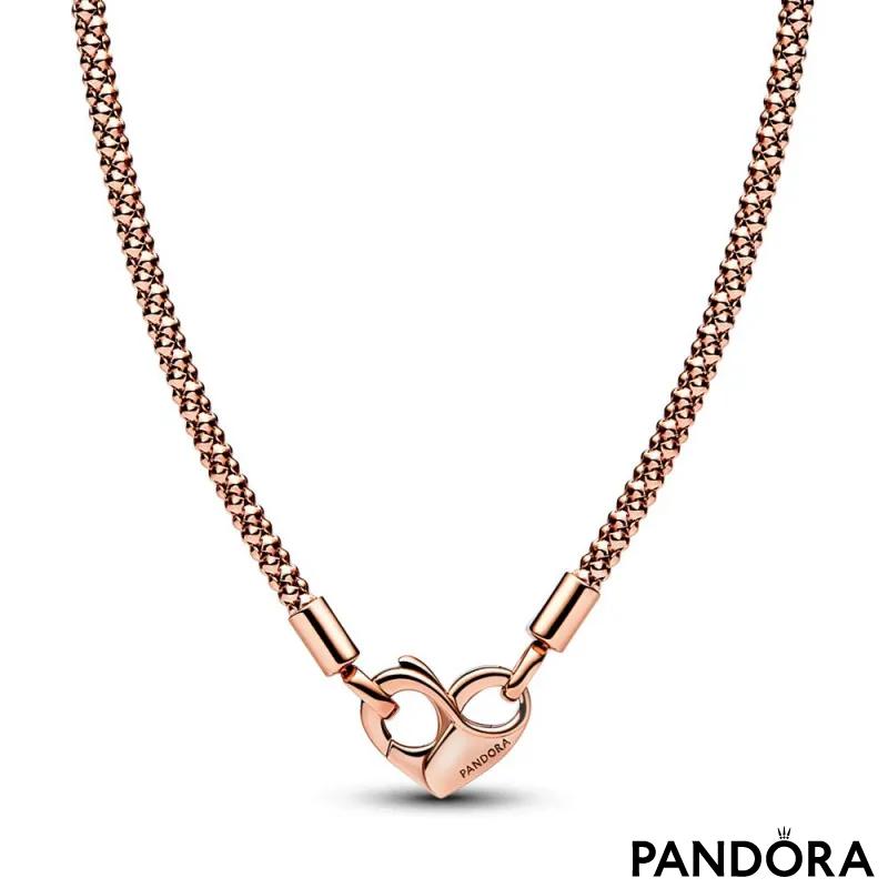 Ogrlica Pandora Moments od lančića sa isprepletenim nitima 