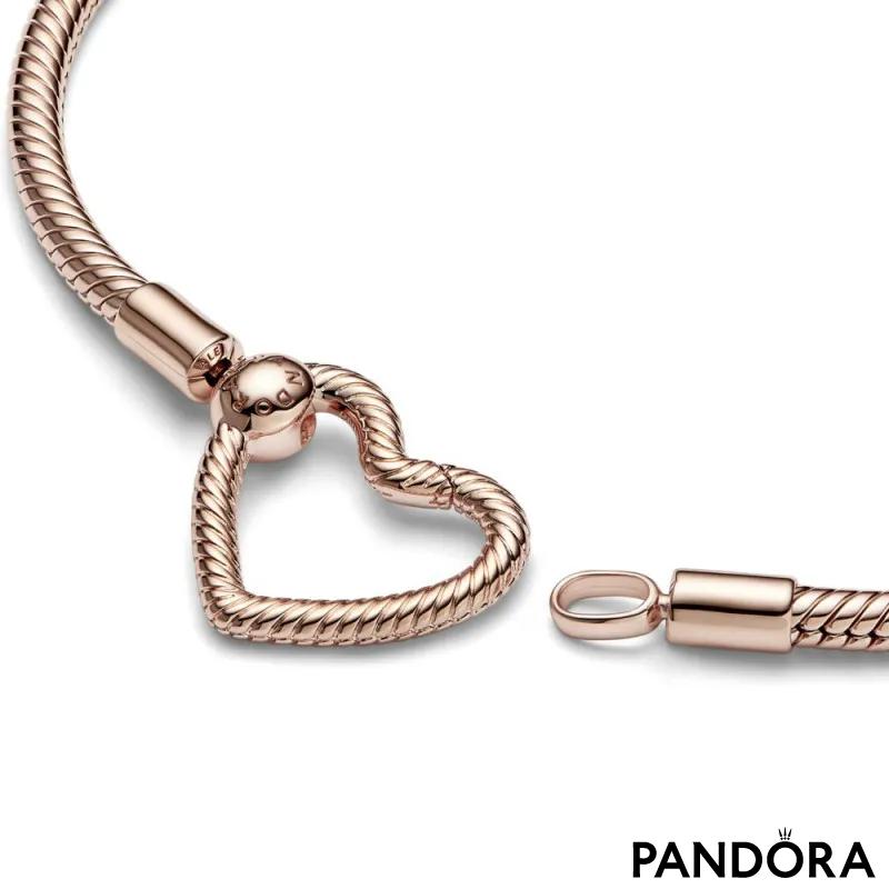 Narukvica Pandora Moments sa zmijskim vezom i kopčom u obliku srca 