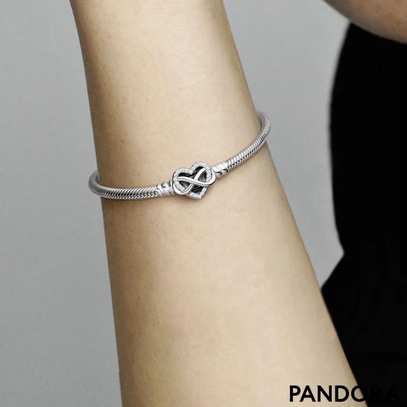 Narukvica Pandora Moments sa zmijskim vezom i kopčom Blistavo srce sa simbolom beskonačnosti 